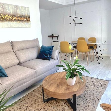 New Gorgeous Central Apartment - Beachfront - 3 Bd سان سيباستيان المظهر الخارجي الصورة