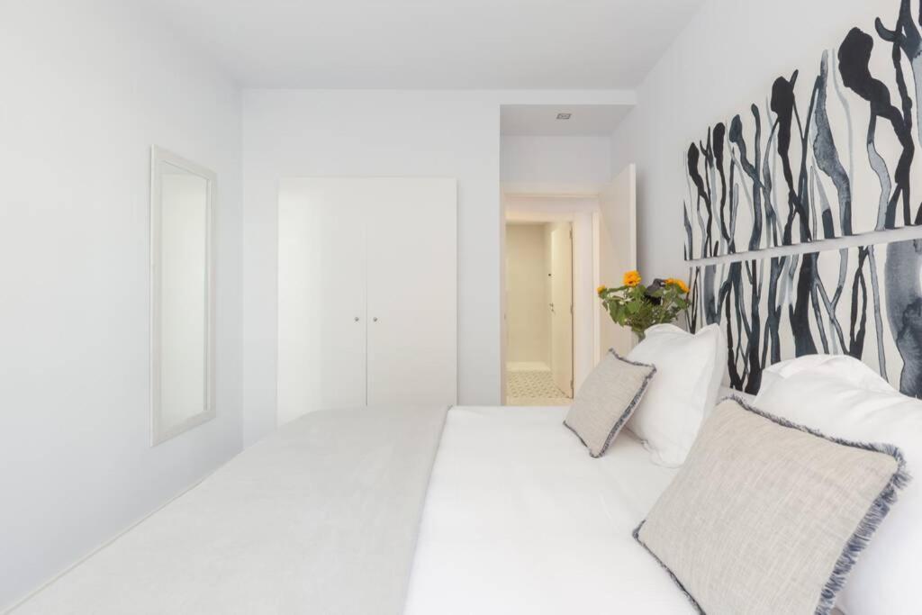 New Gorgeous Central Apartment - Beachfront - 3 Bd سان سيباستيان المظهر الخارجي الصورة