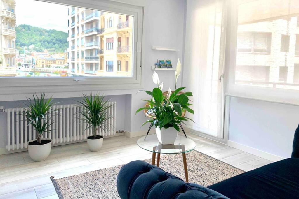 New Gorgeous Central Apartment - Beachfront - 3 Bd سان سيباستيان المظهر الخارجي الصورة
