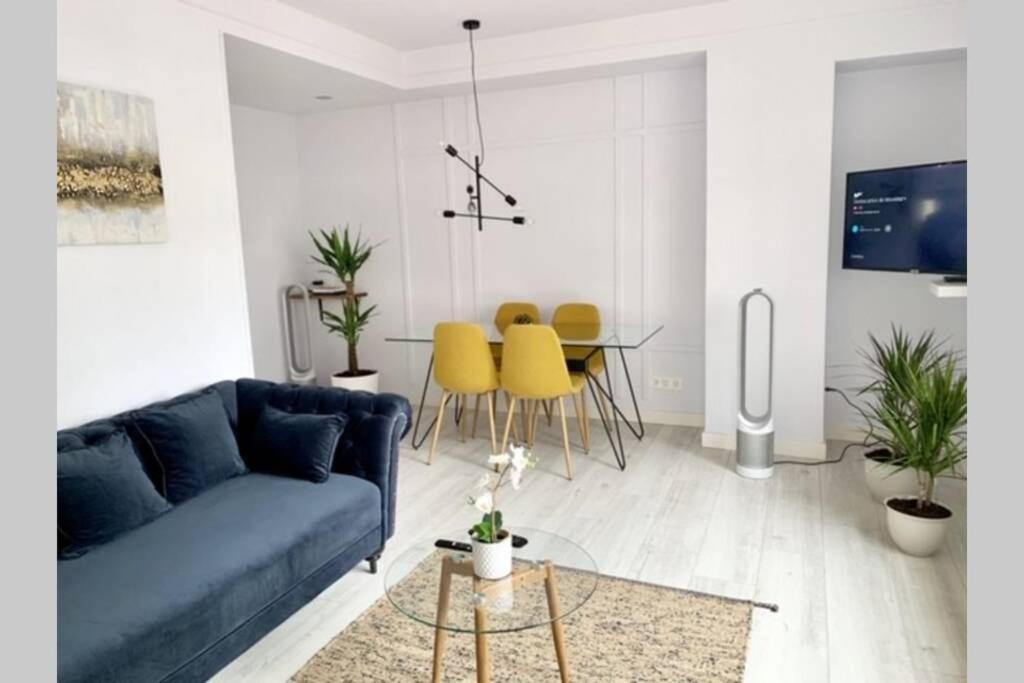 New Gorgeous Central Apartment - Beachfront - 3 Bd سان سيباستيان المظهر الخارجي الصورة