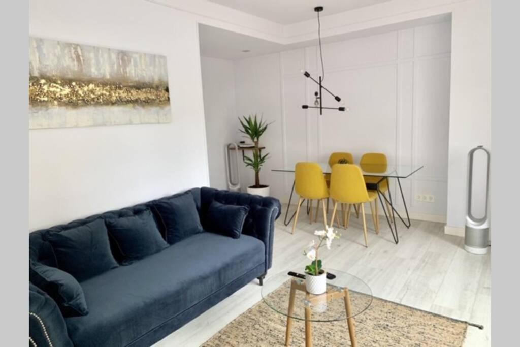 New Gorgeous Central Apartment - Beachfront - 3 Bd سان سيباستيان المظهر الخارجي الصورة