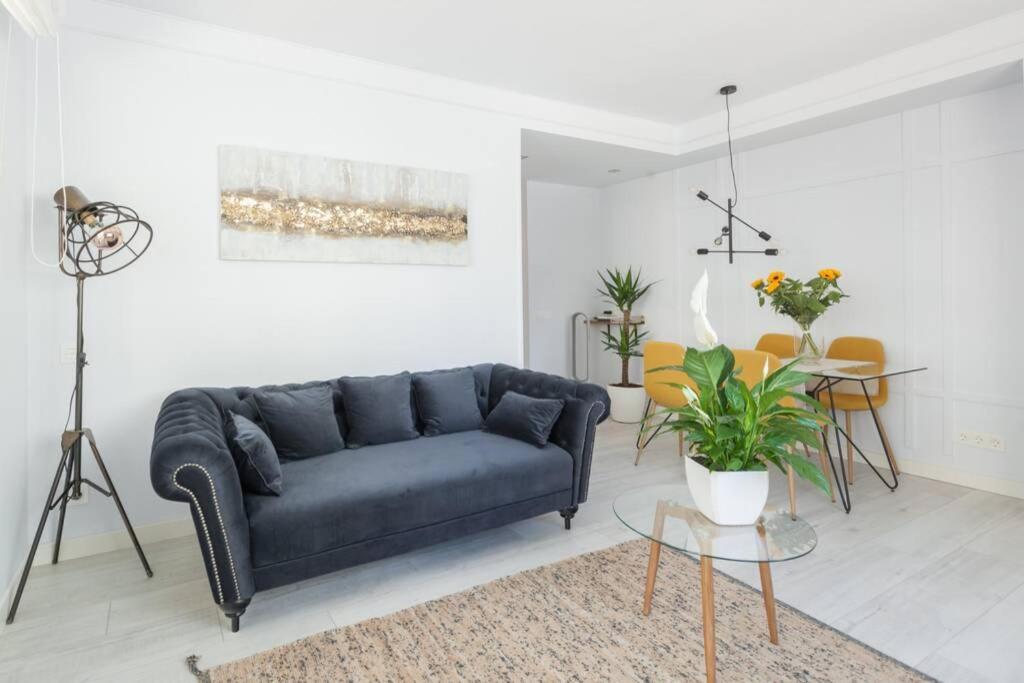 New Gorgeous Central Apartment - Beachfront - 3 Bd سان سيباستيان المظهر الخارجي الصورة