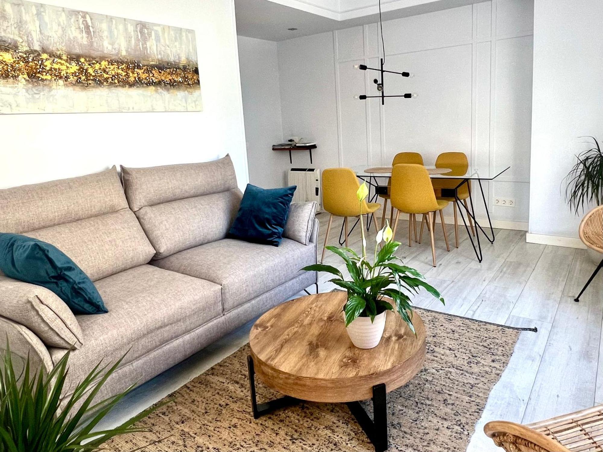 New Gorgeous Central Apartment - Beachfront - 3 Bd سان سيباستيان المظهر الخارجي الصورة