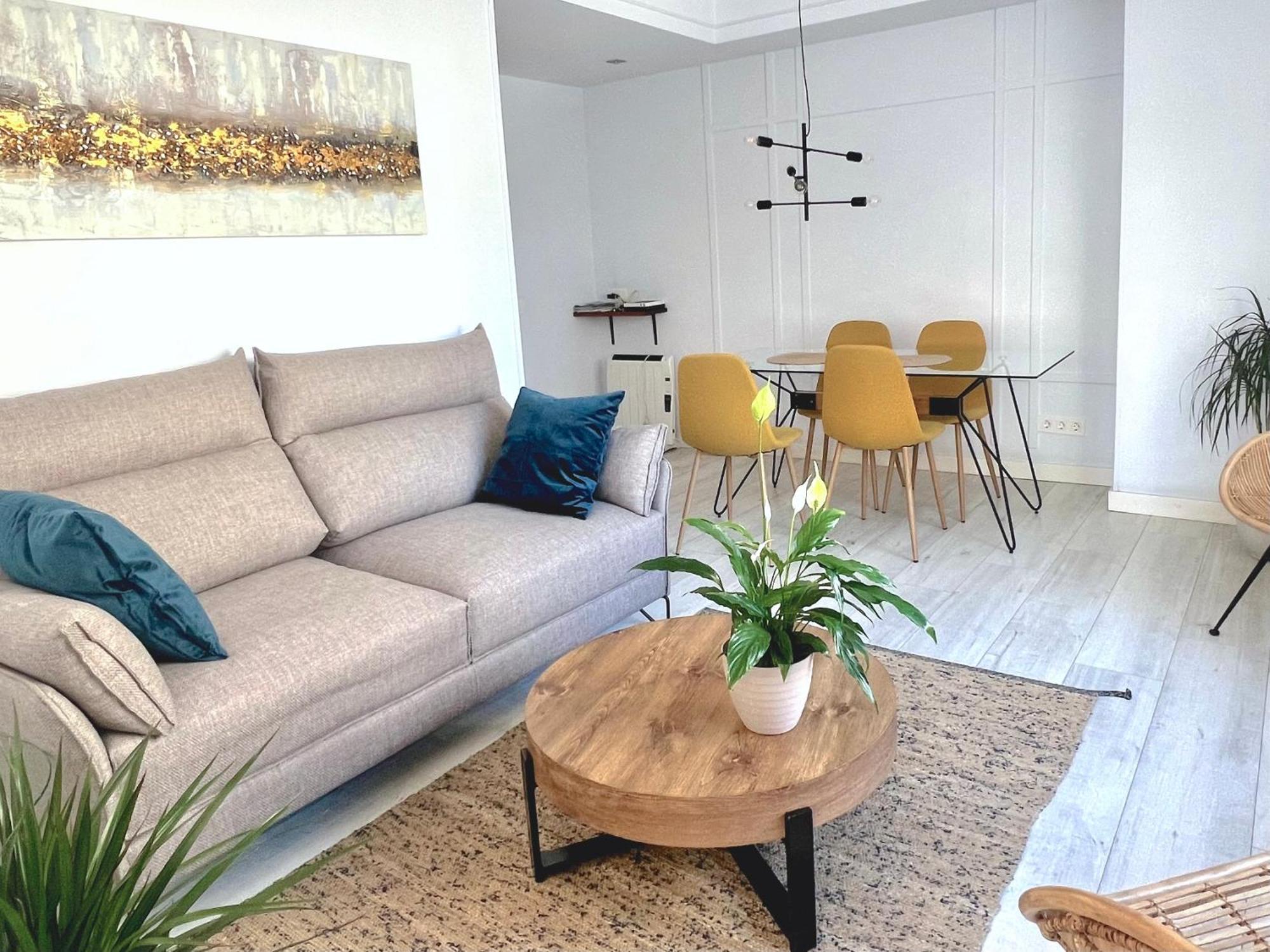 New Gorgeous Central Apartment - Beachfront - 3 Bd سان سيباستيان المظهر الخارجي الصورة